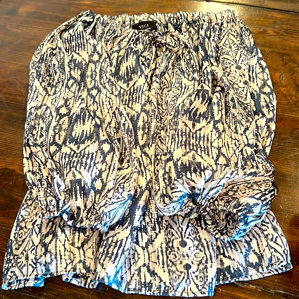 Vici top long sleeve never worn